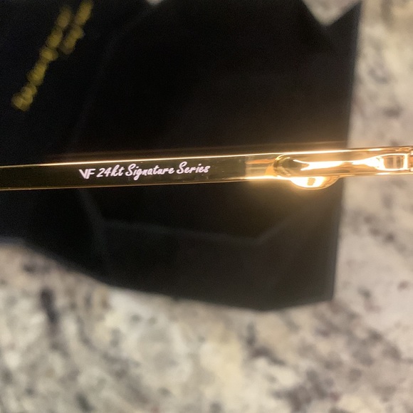 Gold frames - Picture 5 of 6